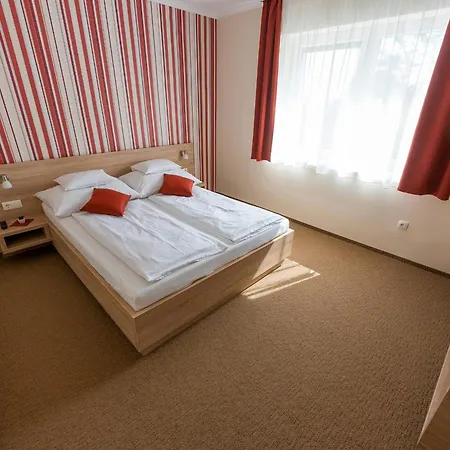 Belvarosi Nemes Apartmanhaz Szekszard Exterior photo