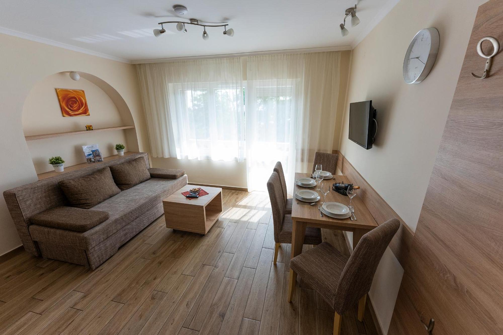 Belvarosi Nemes Apartmanhaz Apartment Szekszard