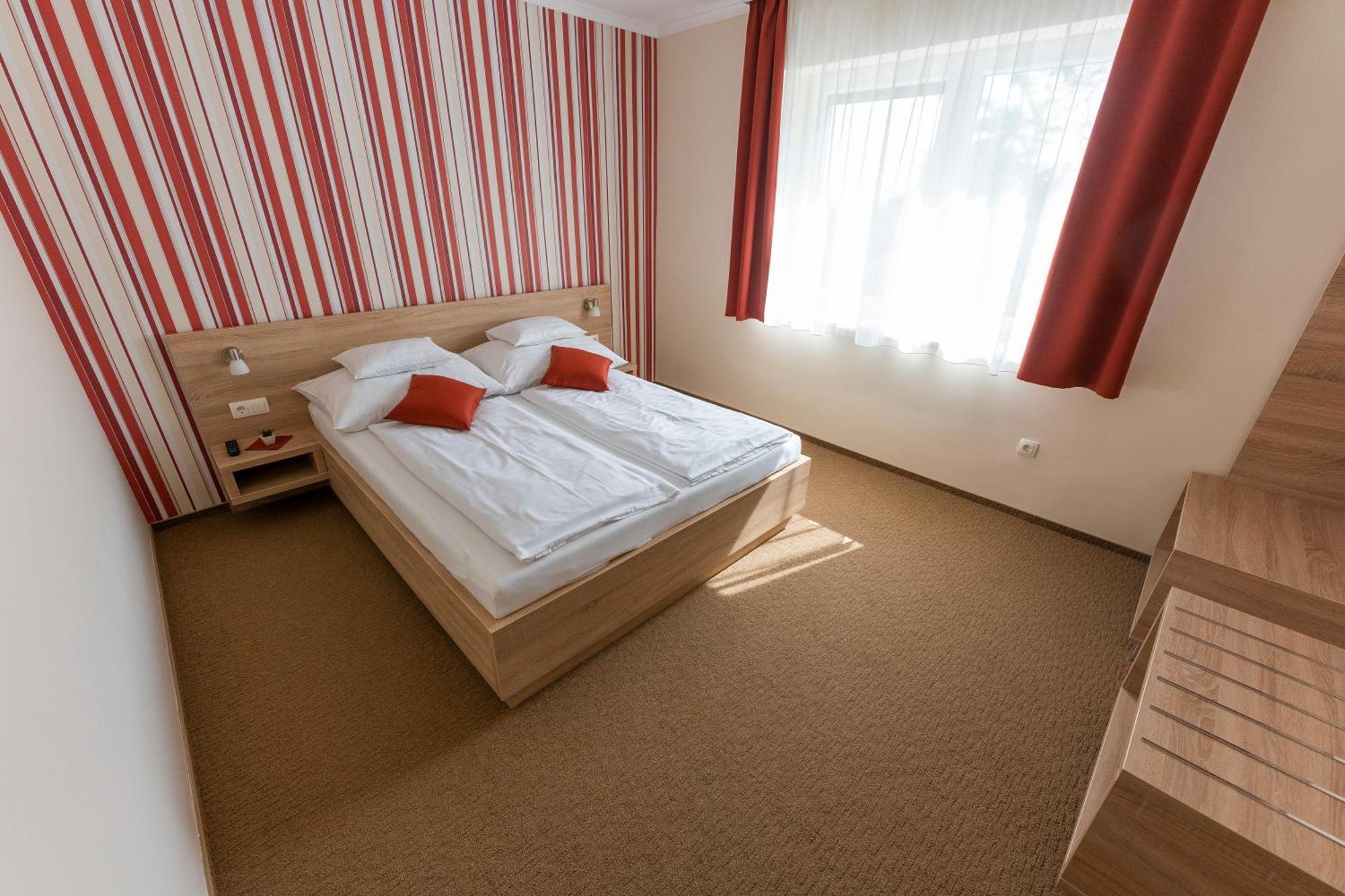 Belvarosi Nemes Apartmanhaz * Szekszard