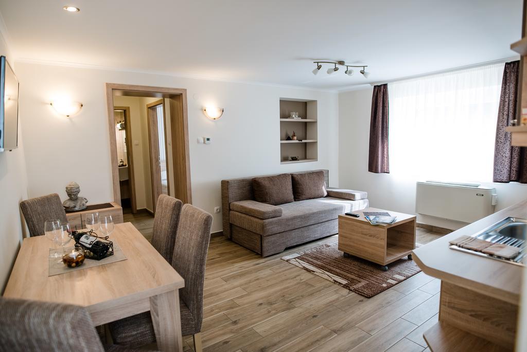 Apartment Belvarosi Nemes Apartmanhaz Szekszard
